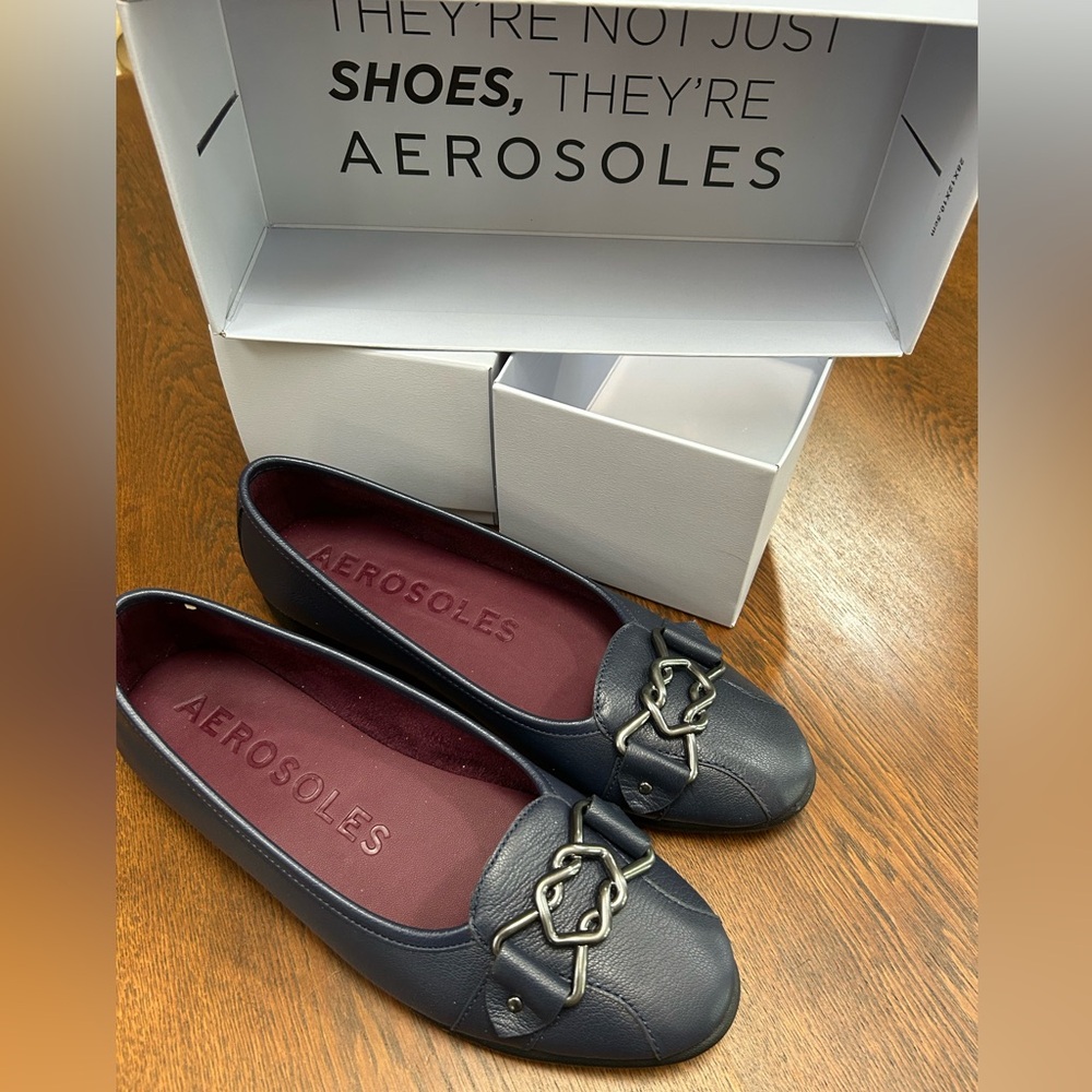 AEROSOLES Women's Navy Leather Loafers w/Buckle Detail. New In Box, never worn!
